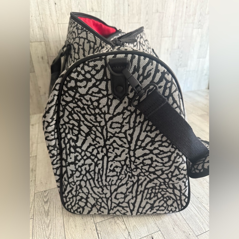 Jordan Monogram Black Elephant Print Duffle Bag (size Large) 40L - Picture 12 of 12